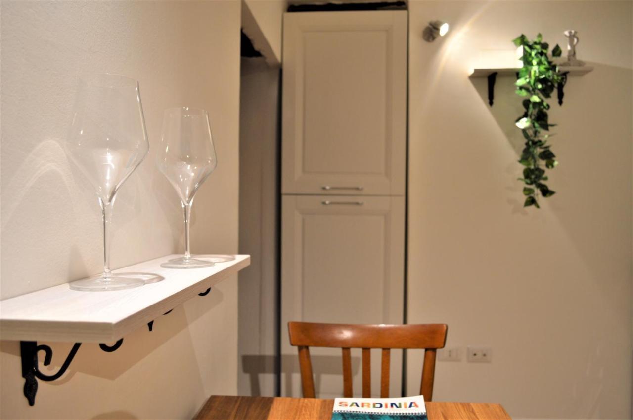 Domu 600 - Suite Mini Appartamento Cagliari Centro Storico Eksteriør bilde